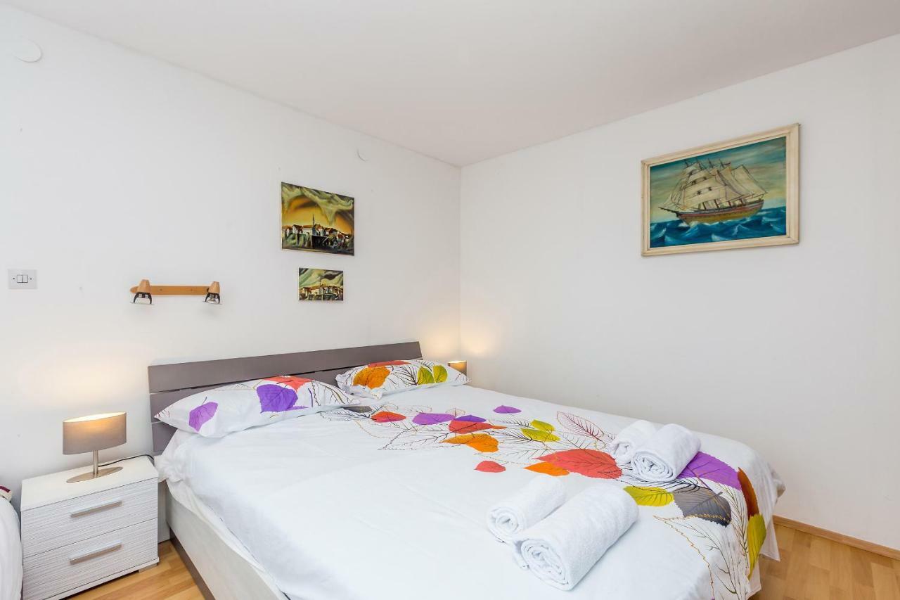 Holiday House Kai With Private Pool Pinezići Εξωτερικό φωτογραφία